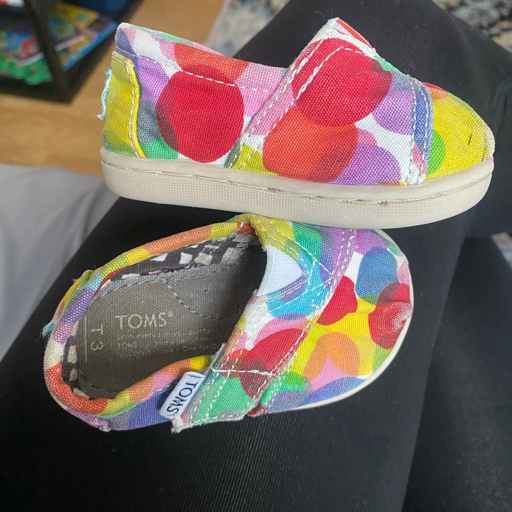 Toms